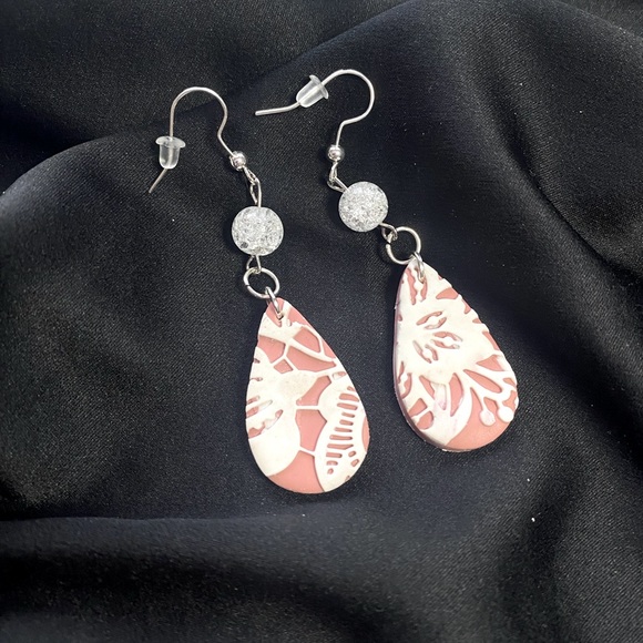 Blue Willow Boutique Earrings - Picture 4 of 4